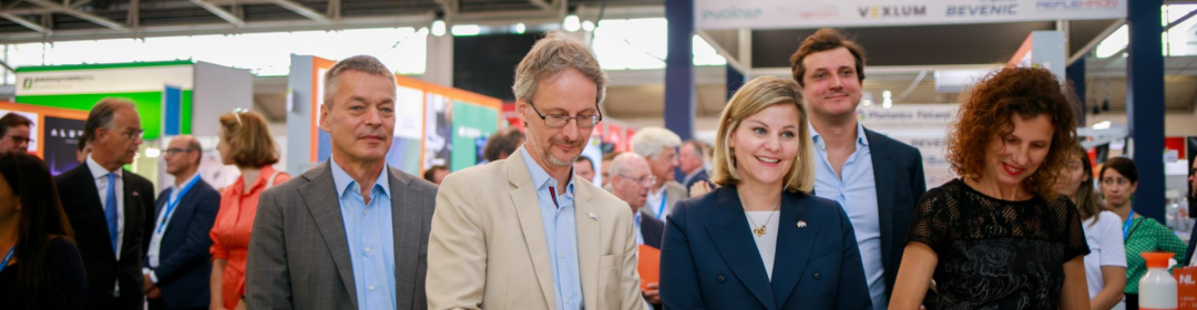 Minister Liesje Schreinemacher bezoekt het Holland High Tech Paviljoen op het grootste Fotonica Event van Europa